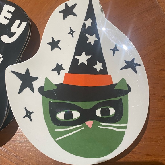 28 by 22cm Halloween plastic plates set of 12 two designs - Picture 2 of 3